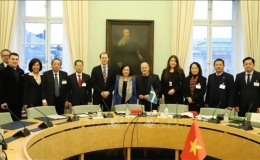 Thường trực Ban B&iacute; thư Trương Thị Mai thăm v&agrave; l&agrave;m việc tại Thụy Điển