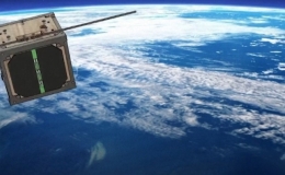 Cận cảnh vệ tinh gỗ đầu ti&ecirc;n tr&ecirc;n thế giới