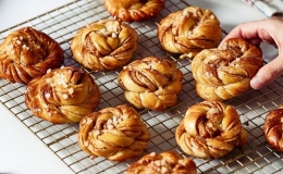 Cuối tuần l&agrave;m m&oacute;n b&aacute;nh thơm lừng ấm nồng d&ugrave;ng ăn s&aacute;ng hay l&oacute;t dạ khi xế chiều cực ngon!