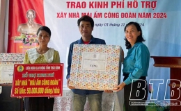 LĐLĐ huyện Hưng H&agrave;: Trao kinh ph&iacute; hỗ trợ x&acirc;y dựng 3 nh&agrave; m&aacute;i ấm c&ocirc;ng đo&agrave;n cho đo&agrave;n vi&ecirc;n c&oacute; ho&agrave;n cảnh kh&oacute; khăn