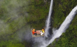 Nằm v&otilde;ng, uống c&agrave; ph&ecirc; giữa kh&ocirc;ng trung ngắm th&aacute;c đ&ocirc;i ở L&agrave;o