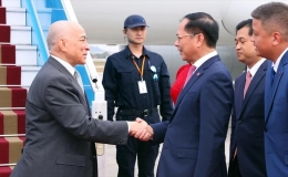 Quốc vương Campuchia đến H&agrave; Nội, bắt đầu thăm cấp Nh&agrave; nước tới Việt Nam