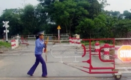 Thực hiện sửa chữa, bổ sung đầy đủ hệ thống t&iacute;n hiệu tại 184 đường ngang c&oacute; người g&aacute;c