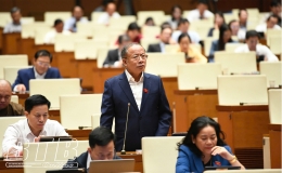 Tiếp tục chương tr&igrave;nh kỳ họp thứ t&aacute;m: Quốc hội thảo luận về c&aacute;c dự &aacute;n luật