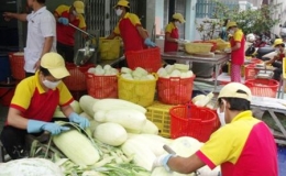 Kiểm tra gắt gao an to&agrave;n vệ sinh thực phẩm trong dịp tết 