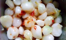 Hũ h&agrave;nh muối của b&agrave;