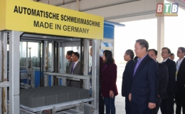 Tr&igrave;nh diễn kỹ thuật sản xuất gạch kh&ocirc;ng nung tự động