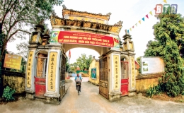 T&ocirc;n thần l&agrave;ng H&uacute; 