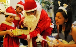 Dịch vụ &ocirc;ng gi&agrave; Noel v&agrave;o m&ugrave;a 'hốt bạc'