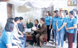 Trao y&ecirc;u thương - nhận nụ cười