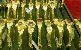 Gi&aacute; v&agrave;ng SJC giữ ở mức tr&ecirc;n 41 triệu đồng/lượng, v&agrave;ng thế giới giảm nhẹ