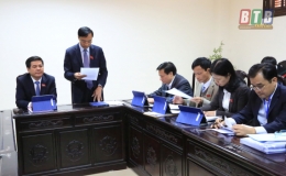  Tiếp tục phi&ecirc;n thảo luận tổ đ&oacute;ng g&oacute;p &yacute; kiến v&agrave;o c&aacute;c b&aacute;o c&aacute;o, tờ tr&igrave;nh