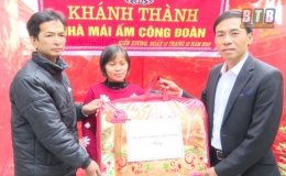 Kiến Xương trao 3 nh&agrave; m&aacute;i ấm c&ocirc;ng đo&agrave;n cho đo&agrave;n vi&ecirc;n c&oacute; ho&agrave;n cảnh kh&oacute; khăn