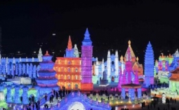 Người Trung Quốc xẻ băng để tổ chức lễ hội m&ugrave;a đ&ocirc;ng lớn nhất thế giới