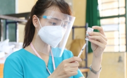 62 tỉnh, th&agrave;nh phố ti&ecirc;m vaccine ph&ograve;ng Covid-19 mũi 1 tr&ecirc;n 80%