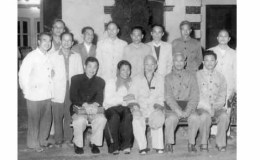 B&aacute;c về mừng c&ocirc;ng 5 tấn