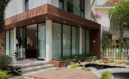 Biệt thự g&acirc;y thương nhớ b&ecirc;n hồ c&aacute;, đưa cả thi&ecirc;n nhi&ecirc;n v&agrave;o kh&ocirc;ng gian sống