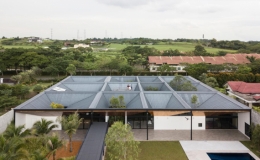 Chi&ecirc;m ngưỡng biệt thự c&oacute; 12 s&acirc;n trong