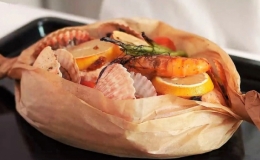 L&agrave;m hải sản rau củ nướng cho b&agrave;n tiệc cuối năm
