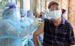 Thủ tướng Ch&iacute;nh phủ y&ecirc;u cầu tăng cường ti&ecirc;m chủng, kiểm so&aacute;t biến chủng mới Omicron