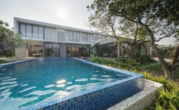 Biệt thự như phiến đ&aacute; ch&ecirc;nh v&ecirc;nh tr&ecirc;n sườn n&uacute;i