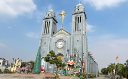 H&acirc;n hoan kh&ocirc;ng kh&iacute; mừng Gi&aacute;ng sinh