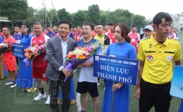 Khai mạc giải b&oacute;ng đ&aacute; CB-CNVC lao động C&ocirc;ng ty Điện lực Th&aacute;i B&igrave;nh