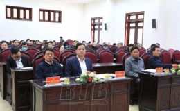 Đồng ch&iacute; Nguyễn Khắc Thận, Ph&oacute; B&iacute; thư Tỉnh ủy, Chủ tịch UBND tỉnh tiếp x&uacute;c cử tri tại th&agrave;nh phố Th&aacute;i B&igrave;nh