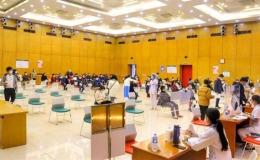 Việt Nam c&oacute; tỷ lệ ti&ecirc;m vaccine ph&ograve;ng COVID-19 cao tr&ecirc;n thế giới