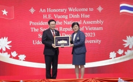 Chủ tịch Quốc hội Vương Đ&igrave;nh Huệ thăm Đại học Ho&agrave;ng gia Rajabhat Udon Thani