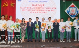  Gặp mặt gi&aacute;o vi&ecirc;n dạy đội tuyển v&agrave; học sinh đội tuyển học sinh giỏi quốc gia năm học 2023-2024