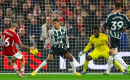 Man Utd thua đội đứng thứ 16