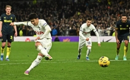 Sự tr&aacute;i ngược của Arsenal v&agrave; Tottenham tại v&ograve;ng 16 Ngoại hạng Anh