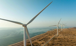 Turbine gi&oacute; với h&agrave;ng loạt c&aacute;nh chạy tr&ecirc;n đường ray