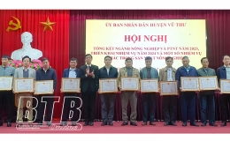 Vũ Thư: Khen thưởng 25 tập thể, c&aacute; nh&acirc;n ti&ecirc;u biểu trong hoạt động ng&agrave;nh n&ocirc;ng nghiệp