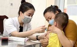 Bệnh sởi tiếp tục diễn biến phức tạp, cha mẹ lưu &yacute; ph&ograve;ng bệnh cho trẻ