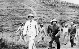 Chủ tịch Hồ Ch&iacute; Minh - Người s&aacute;ng lập v&agrave; r&egrave;n luyện Qu&acirc;n đội Nh&acirc;n d&acirc;n Việt Nam