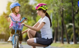 Em đi xe đạp an to&agrave;n 