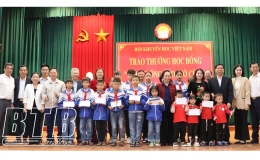 Hội Khuyến học Việt Nam: Trao 20 suất học bổng "Học kh&ocirc;ng bao giờ c&ugrave;ng"