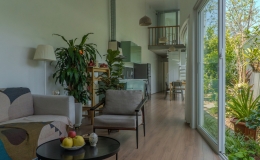 Nh&agrave; ống 'xẻ dọc' l&agrave;m vườn c&acirc;y chắn nắng hướng T&acirc;y