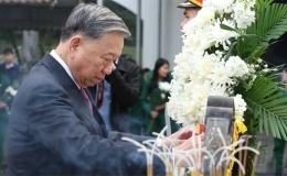 Tổng B&iacute; thư T&ocirc; L&acirc;m d&acirc;ng hương tại Khu Di t&iacute;ch lịch sử cấp quốc gia đặc biệt Ng&atilde; ba Đồng Lộc