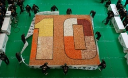 Bức tranh l&agrave;m từ sushi lớn nhất thế giới