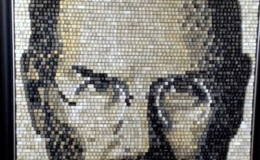 Ch&acirc;n dung Steve Jobs l&agrave;m từ 6.000 n&uacute;t b&agrave;n ph&iacute;m