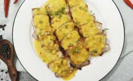 Thịt ba chỉ chi&ecirc;n, sốt trứng muối lạ miệng, hấp dẫn