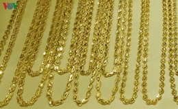 Gi&aacute; v&agrave;ng lập kỷ lục mới, s&aacute;t mốc 45 triệu đồng/lượng