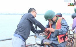 Kiến Xương:  Bảo đảm an to&agrave;n giao th&ocirc;ng tr&ecirc;n những tuyến đ&ograve; ngang dịp tết