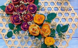 Khoai lang chi&ecirc;n h&igrave;nh b&ocirc;ng hoa