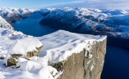  Cảnh tượng kỳ vĩ ở v&aacute;ch đ&aacute; dựng đứng, cao 600 m