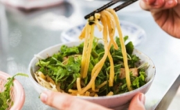 Cao lầu Hội An chinh phục gia đ&igrave;nh du kh&aacute;ch Mỹ