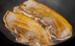 Đặc sản m&igrave; lạnh trộn thịt ba chỉ của H&agrave;n Quốc